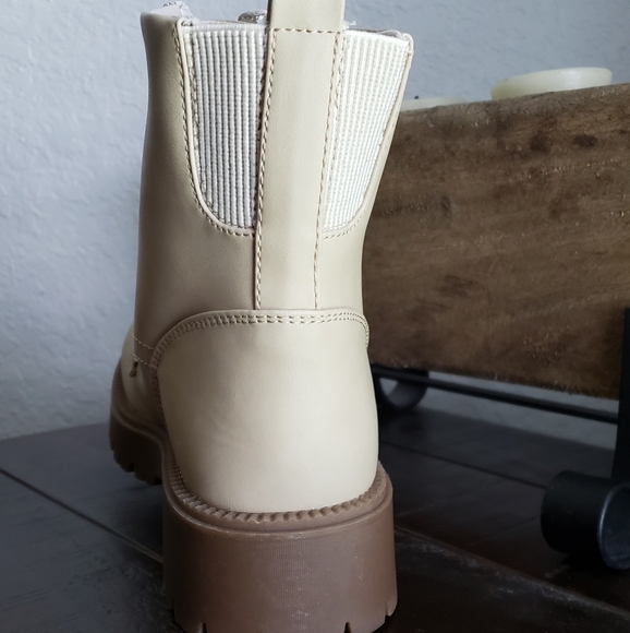NWT- SO beige combat boots - Picture 7 of 9